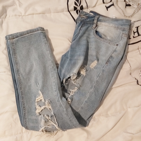 4/$25 Urban Heritage distressed, washed blue jeans - Picture 1 of 15